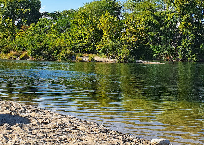Camping Le Moulin Plage privée en bord de rivière